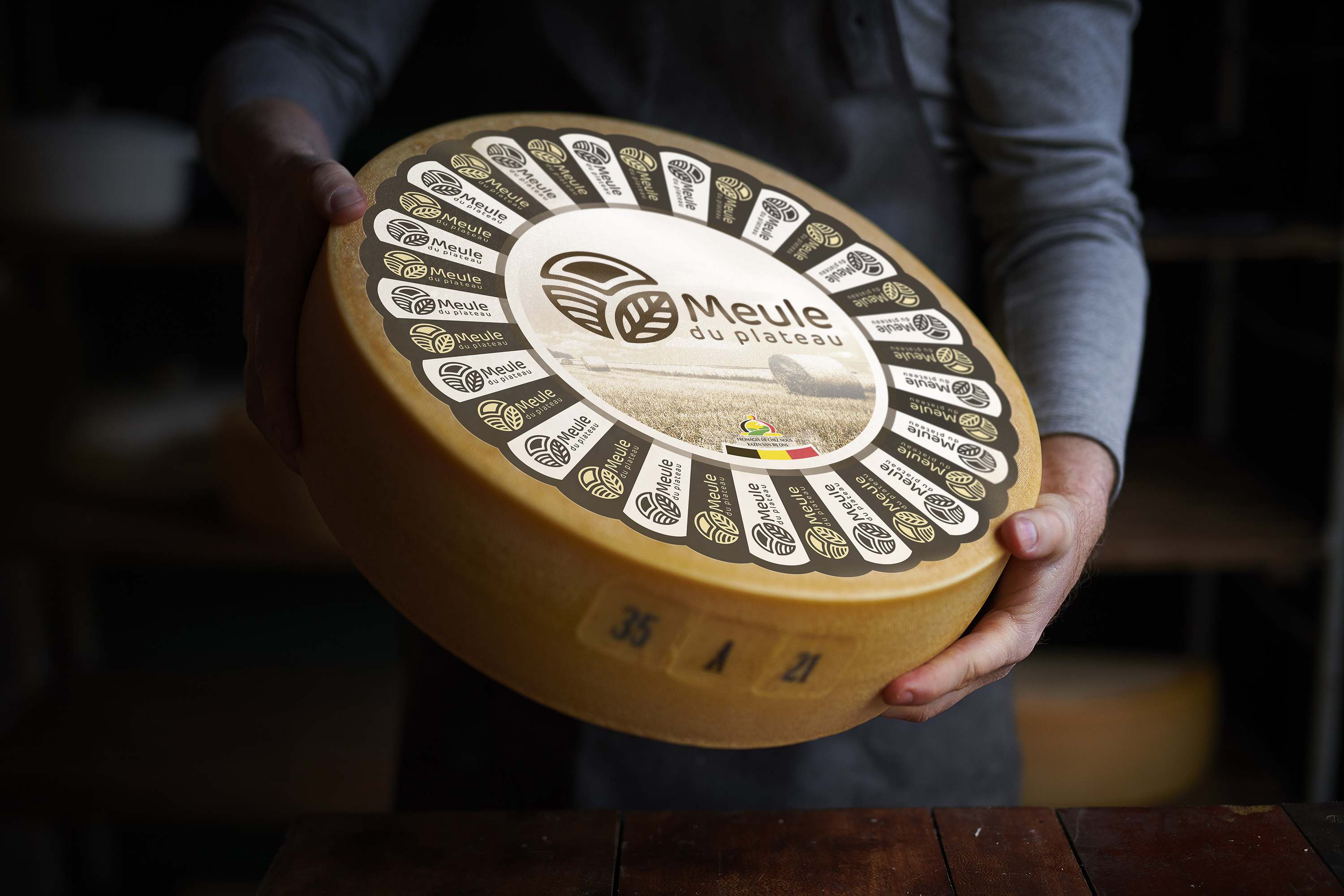Meule du Plateau fromage belge à pâte pressée cuite affiné 6 mois en cave sans lactose - Meule du Plateau lactosevrije Belgische geperste gekookte kaas, 6 maanden gerijpt in een kelder